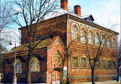 Это бывший историко-этнографический музей княгини М.К. Тенишевой...
